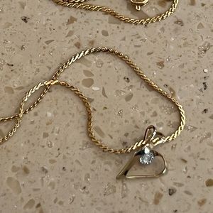 Gold tone necklace and heart pendant